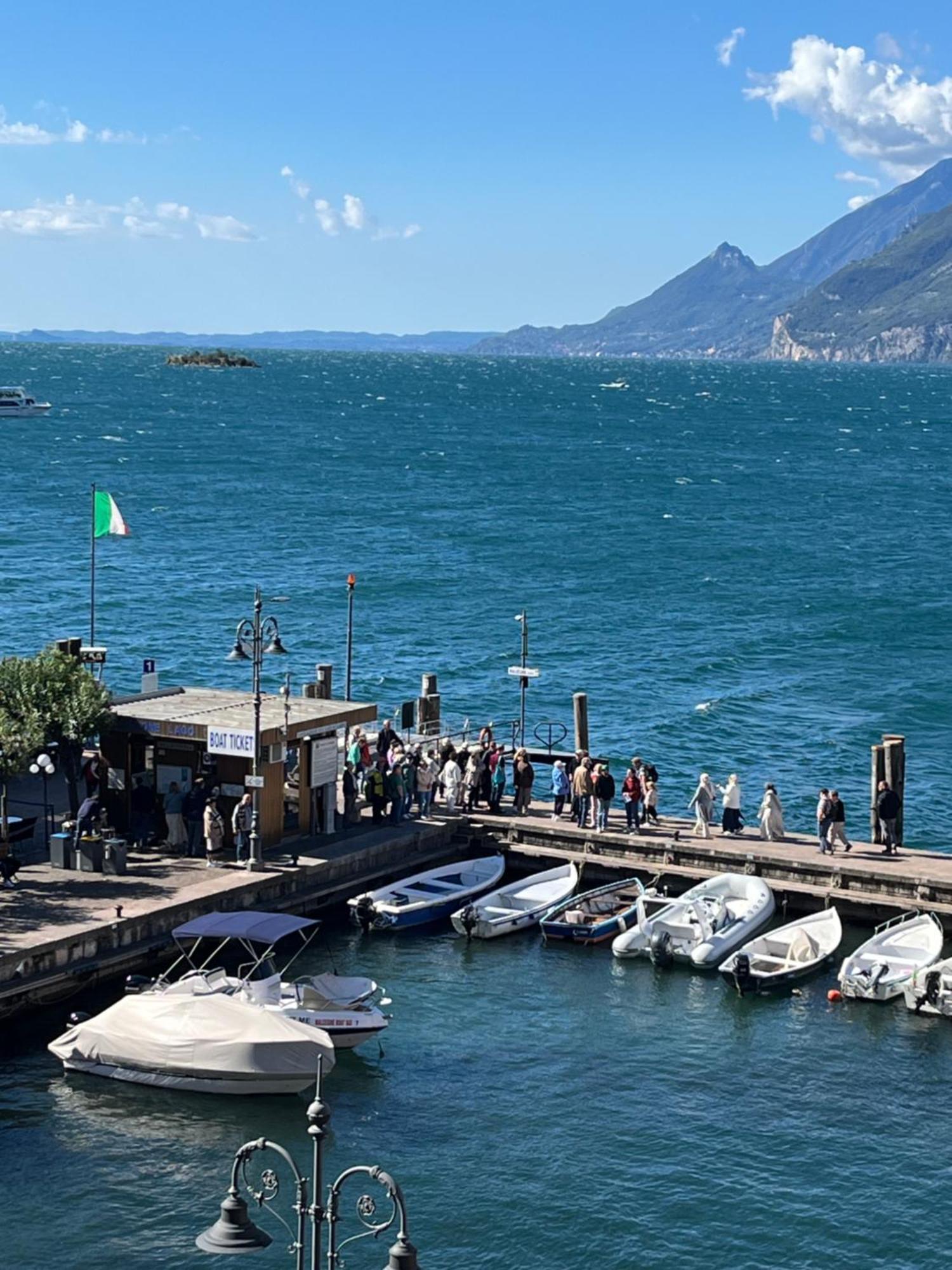 Charmante Apartament Lake Front Malcesine Kültér fotó